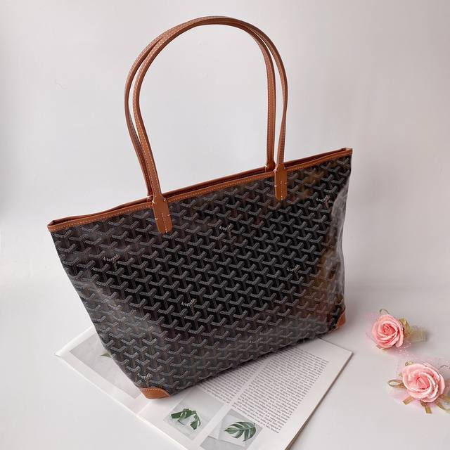 Gucci古驰 Artois 购物袋 大号拉链款 Goyard Artois极致简洁又不失大方，为您的日常搭配增添典雅与高贵不仅秉承了纯正的法式摩登气质，更延续