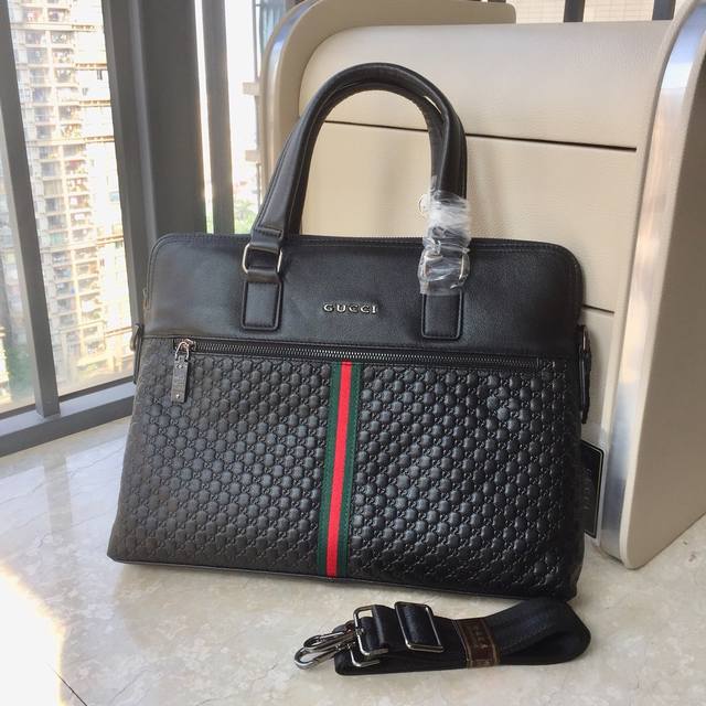 新款古奇1177#男士上品，公文包手提斜挎包热销爆款，请认准皮质和细节，高端大气上档次原版质量原版小牛皮 和高档进口五金，皮质，柔软，手感超好 高档、大气、超有