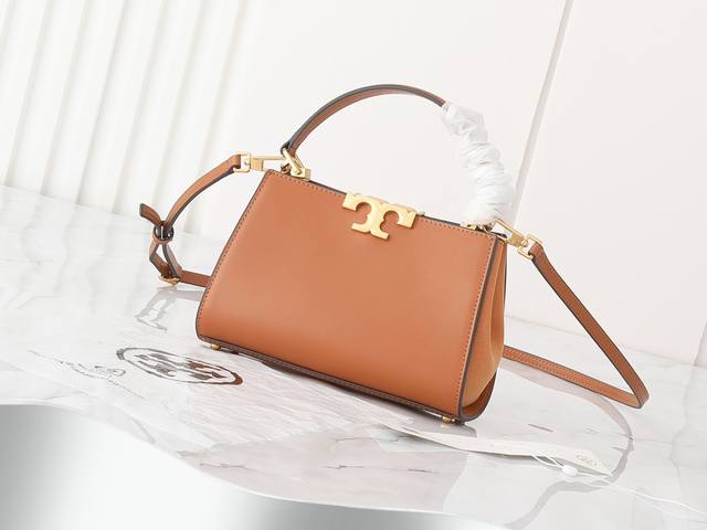 原单质量 全真皮系列，新品注意细节 Tory Burch汤丽柏琦新款Eleanor皮革手袋，点缀以精美绒面革饰边。包身利落挺括，标志性双Tlogo 立体夺目。精