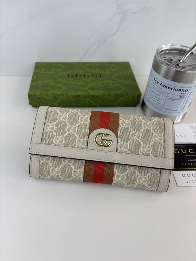 Guccl 官网同步新款！Ophidia系列～两折长夹，采用Gg Supreme高级Pvc面料 配以标志性双G 五金唛头，经典著作棕红色织带，精制而成！ 款号: