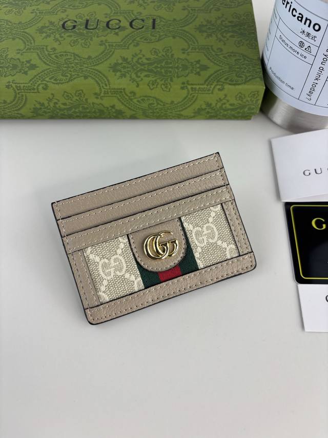 Guccl官网同步新款 Ophidia系列~小卡包,采用Ggsupreme高级Pvc面料配以标志性双G 五金唛头,经典著作红绿色织带,精制而成! 款号: 523 Guccl官网同步新款 Ophidia系列~小卡包,采用Ggsupreme高级Pvc面料配以标志性双G 五金唛头,经典著作红绿色织带,精制而成! 款号: 523