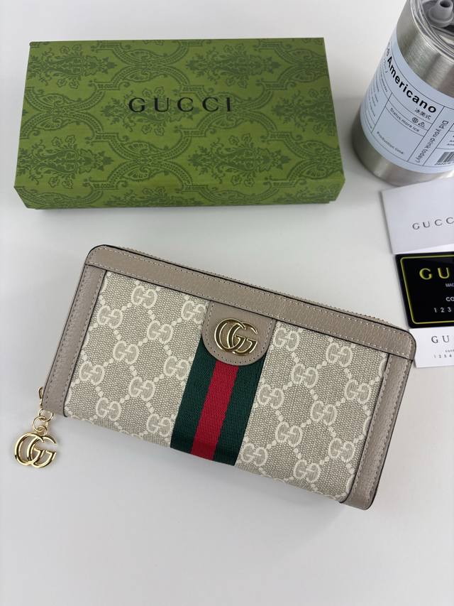 Guccl 官网同步新款！Ophidia系列～拉链长夹，采用Gg Supreme高级Pvc面料,配以标志性双G 五金唛头，经典著作红绿色织带，精制而成！ 款号：