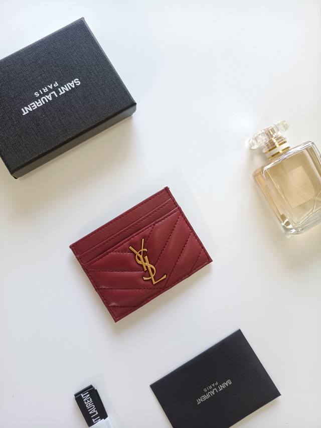 圣罗兰新品出货真皮卡包，内里配羊纹超纤，提花凸纹缝线羊皮信用卡夹，金属互扣式Ysl标志原单对版五金，复制细节款号:423291尺寸：10.5×7.5×0.5Cm