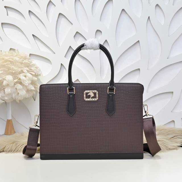 Stefano Ricci-史蒂芬 专柜最新款男士公文包采用进口小牛皮制作 皮质柔软 纹路清晰可见 手感超赞 高贵五金 时尚鹰头金标 质量看得见 高档大气上档次