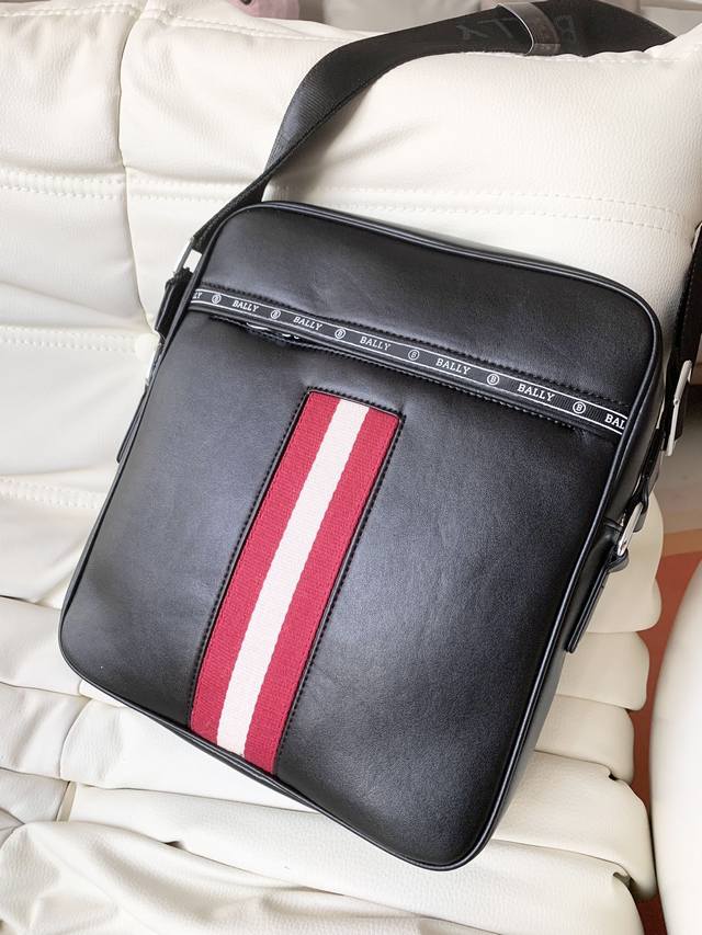 原版货 巴利斜挎单肩包,尺寸:28-24-7专柜新款重金打版复刻原版皮复刻皮质超级柔软超大容量定制专柜原版五金顺滑拉链完美工艺拒绝偷工减料,质量超赞 原版货 巴利斜挎单肩包,尺寸:28-24-7专柜新款重金打版复刻原版皮复刻皮质超级柔软超大容量定制专柜原版五金顺滑拉链完美工艺拒绝偷工减料,质量超赞