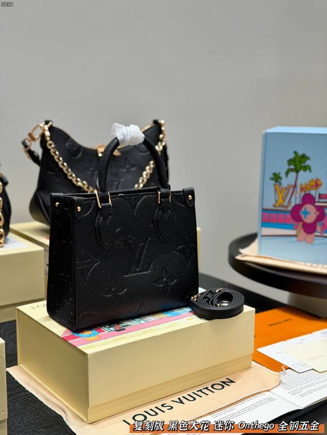 大花 礼盒 复刻版！全钢五金 Size：迷你18*15Cm Mini压花黑色丛林托特质量超好 懂货来 整个包都是牛皮品质 真的是太高级啦！ 这个颜色太惊艳啦！