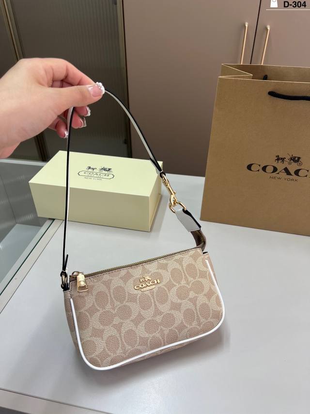 蔻驰Coach 腋下麻将包 配长肩带 单肩斜挎皆可 颜色搭配很有复古的感觉 D-304尺寸20×11折叠盒 蔻驰Coach 腋下麻将包 配长肩带 单肩斜挎皆可 颜色搭配很有复古的感觉 D-304尺寸20×11折叠盒