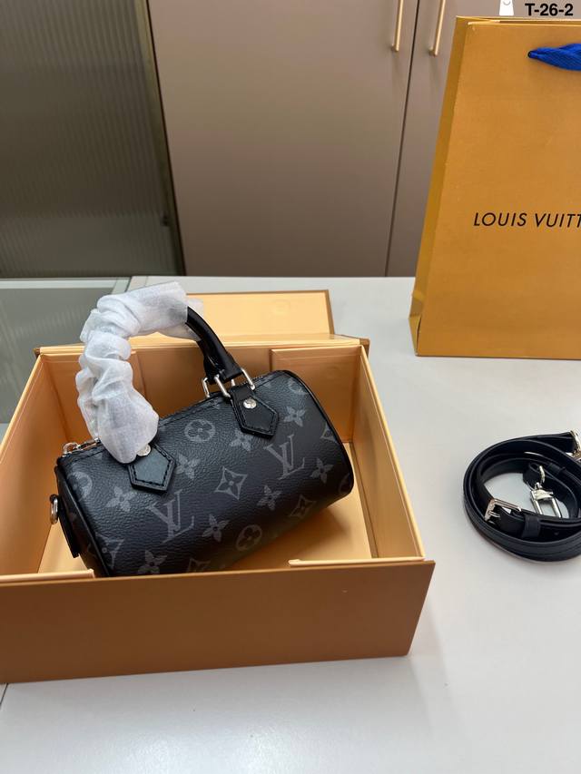 芯片版本 Lv Keepall Xs 新品枕头包 简直长在我的心头。 T-26-2尺寸16×11折叠盒 芯片版本 Lv Keepall Xs 新品枕头包 简直长在我的心头。 T-26-2尺寸16×11折叠盒