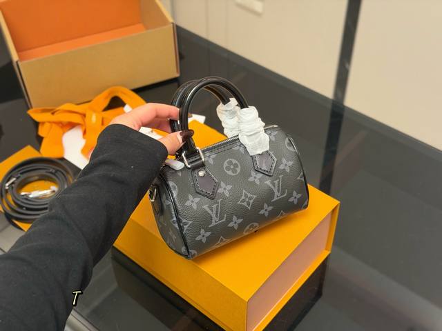 新款 配折叠盒飞机盒 Size：16*12Cm Lv Speedy Nano 代购渠道 肩带可以拆卸和调节长短哦！