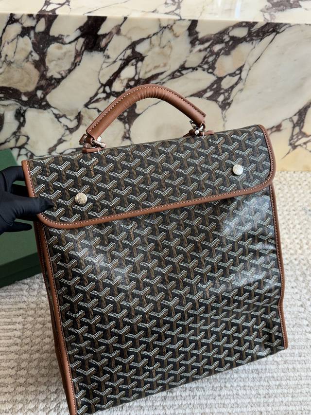 图片包装 Goyard Leger双肩包 原单 Goyard Leger双肩包 一款非常适合通勤旅行的双肩背包 携带方便同时还可以折叠的一-款双肩背30*40