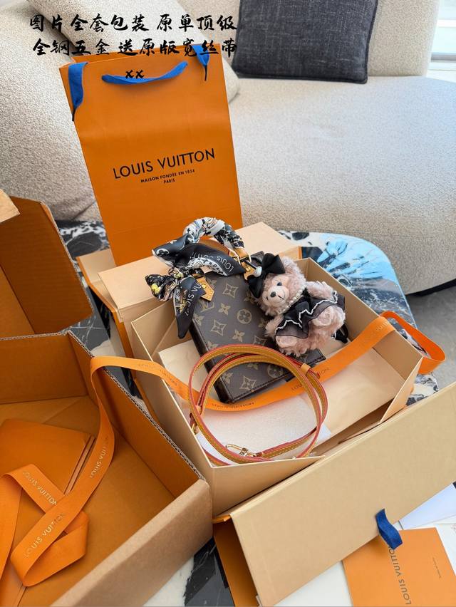 Lv Petit Sac Plat Mini琴谱包 Lv Petit Sac Plat Mini琴谱包，经典Monogram老花帆布+植鞣革手柄，简约复古又耐用