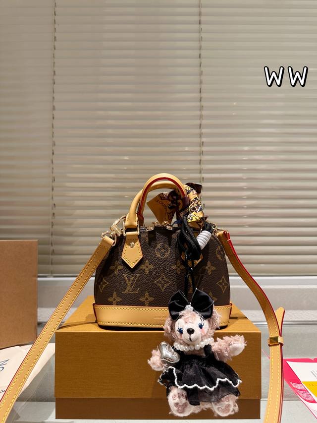 牛皮版本 Lv 路易威登 ｜Alma Bb印花牛皮贝壳包 原版高品质 包包这款Retiro 手袋以标志性的老花面料制成 经典永恒。优雅低调的外形设计和宽敞的包身