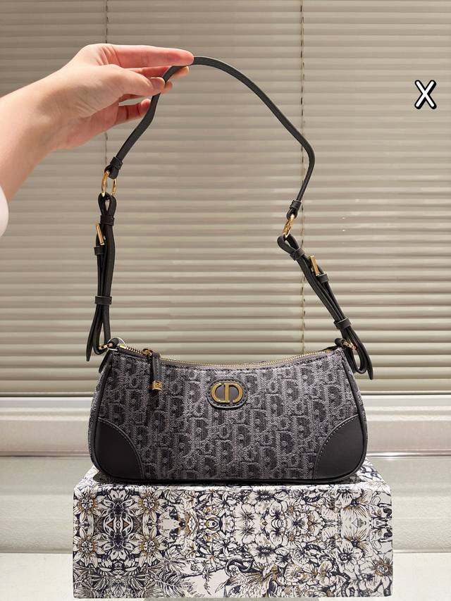 复刻版 原版布 迪奥 Dior Wanderlust Hobo腋下包 Dior Wanderlust Hobo腋下包，2025早秋系列新品，Oblique老花图