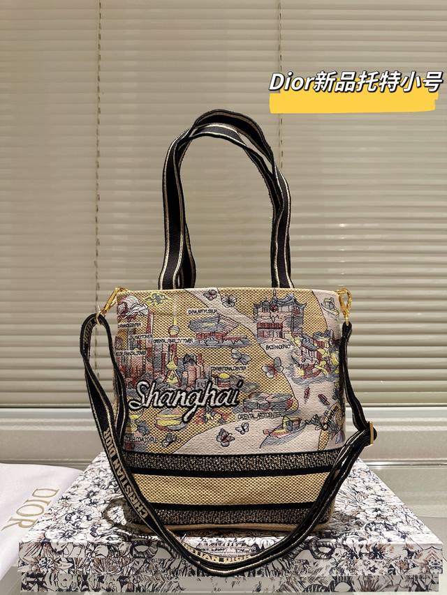 小号 礼盒 Size：30 26Cm D家 Tote购物袋 Cd25最新购物袋 立体刺绣 非普通货 搜索Dior Tote 托特