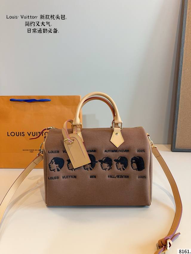 配礼盒 Lv Speedy 联名枕头包 Logo超级耐看 质感气质拉满 大气,休闲百搭,也是我入手主要原因,搭配小羊皮软嫩软嫩的材质,总之是可以驾驭通勤、休闲各 配礼盒 Lv Speedy 联名枕头包 Logo超级耐看 质感气质拉满 大气,休闲百搭,也是我入手主要原因,搭配小羊皮软嫩软嫩的材质,总之是可以驾驭通勤、休闲各