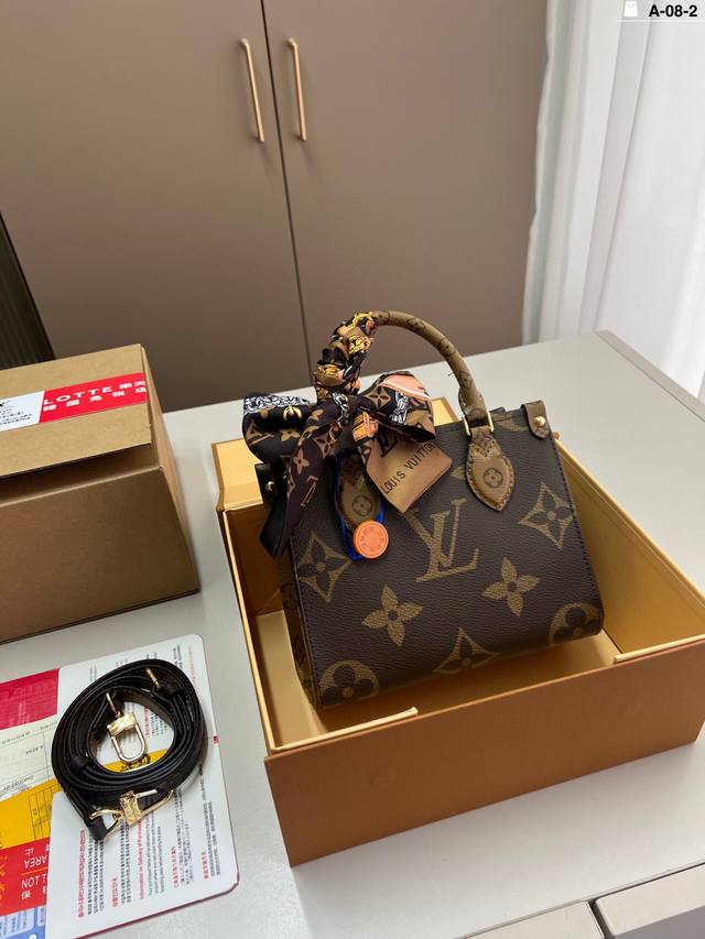 芯片版本 Lv Onthego Bb丛林托特包 路易威登Lv 老花 Logo Onthego 作为经典款之一，它是有绝对的优势 A-08-2尺寸18×15折叠盒