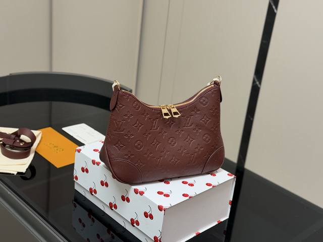 配折叠盒 Size：29*16Cm Lv 最新款牛角包 原版五金！ 定制版直接采用小牛皮 Vintage 经典单肩包 配置肩带链条 单肩斜挎都无敌好看百搭！