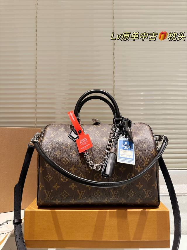 配盒 升级版 Size：30*21Cm 快來看看L家 Speedy30 枕头包 尺寸30公分日常、旅行都適合 这个尺寸太喜欢了 真好用！也太 Cool！