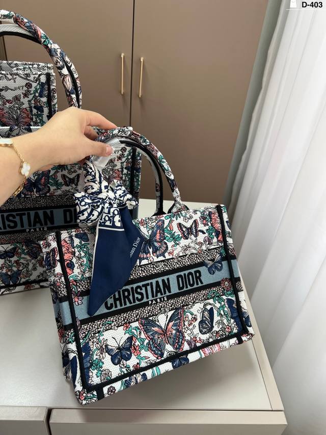 26Cm 配丝巾 Dior迪奥托特包Book 容量超级大也很耐用 日常出街背它回头率百分百 D-403尺寸26×21 36×27 42×35配盒