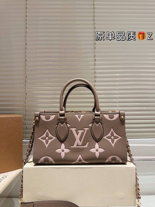 牛皮版本 Lv Onthego横版老花包 Lv Onthego横版老花包，经典Monogram涂层帆布+牛皮饰边，金属链条肩带可拆卸，手提、腋下背、斜挎都Ok！