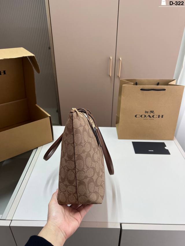 Coach蔻驰City托特包经典Logo购物袋Tote包大爆款 分分钟断货！搭配不同衣服一年四季都可以用！ D-322尺寸30×25飞机盒