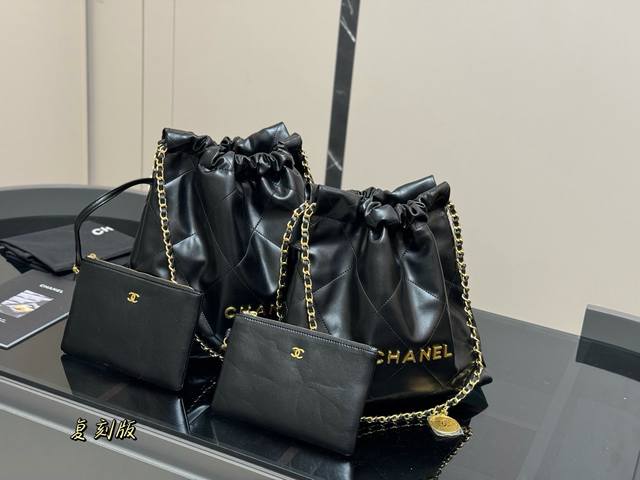 无盒 升级版 Size：38Cm 35Cm 太好搭配了呜呜呜 Chanel 22Bag更酷哦！ 升级后皮子摸着更舒服 更雾面哑光一点 软软糯糯的质感超级舒服 搜