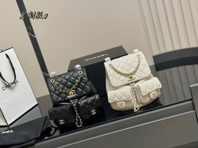 配折叠盒 Size：20*20Cm 香奈儿 Duma 双肩包 23P黑金小青蛙 可可爱爱 本季最可爱的双肩包 单肩 双肩手提