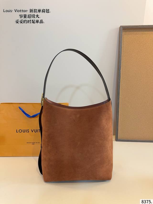 Lv路易威登 中古 Hobo锁头单肩腋下包.超级舒适又好看 真的很好背 搭配什么风格都可 爆款到不能更爆的包专柜原版面料 非常高级 搭配原版Lv专属里衬 尺寸: Lv路易威登 中古 Hobo锁头单肩腋下包.超级舒适又好看 真的很好背 搭配什么风格都可 爆款到不能更爆的包专柜原版面料 非常高级 搭配原版Lv专属里衬 尺寸: