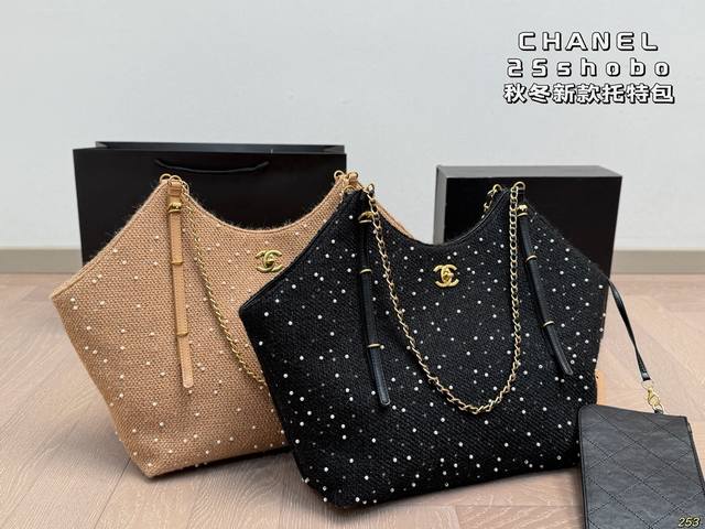 香奈儿 25S Hobo托特包 Chanel 走秀款 被权志龙种草的大！ 看见他背的时候就心动了 好看又能装！上身超有范 搭配休闲装妥妥的时髦精 质感柔软细腻；