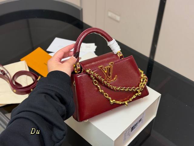 配折叠盒 Size 22.12Cm Lv Capucines手袋 全粒纹Taurillon牛皮裁制 感觉低调 但有奢华质感 ！！