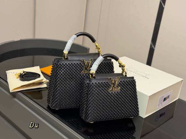 配折叠盒 Size 21.15Cm 27.18Cm Lv Capucines手袋 全粒纹Taurillon牛皮裁制 感觉低调 但有奢华质感 ！！