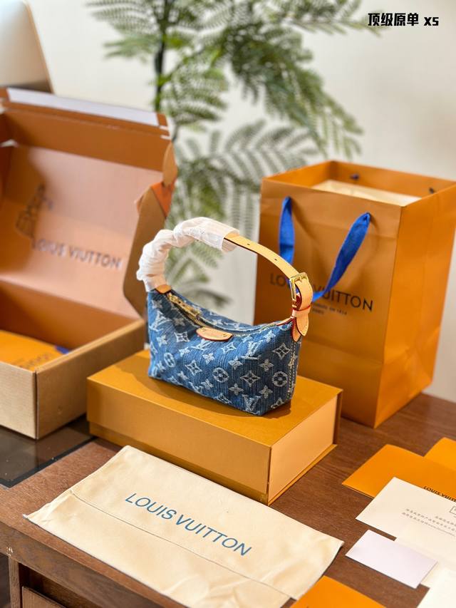 全钢五金 Lv老花牛仔包Lv 新款丹宁牛仔系 #包包种草#时髦单品 年路易威登曾经爆火一包难求的牛仔老花系列将重磅回归 复刻经典包型的同时也带来了全新的款式。独