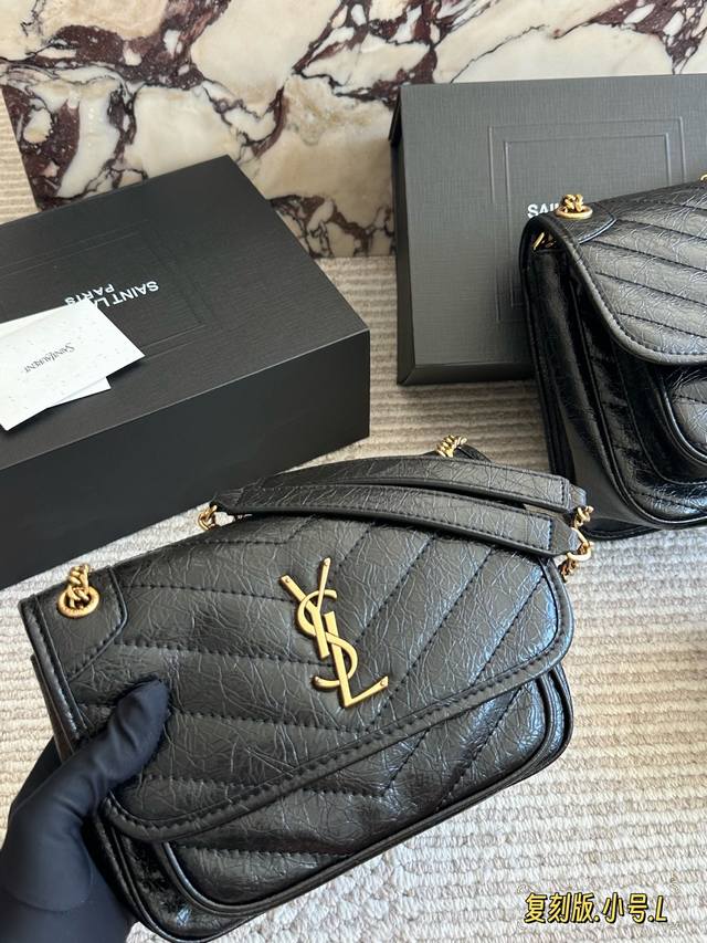 配盒 Size：28*22Cm 大 22*18Cm 小 19*15Cm 迷你 Niki真的太好背啦 真的很好看很别致 Ysl Niki 皮料软糯质感 牛皮！牛皮