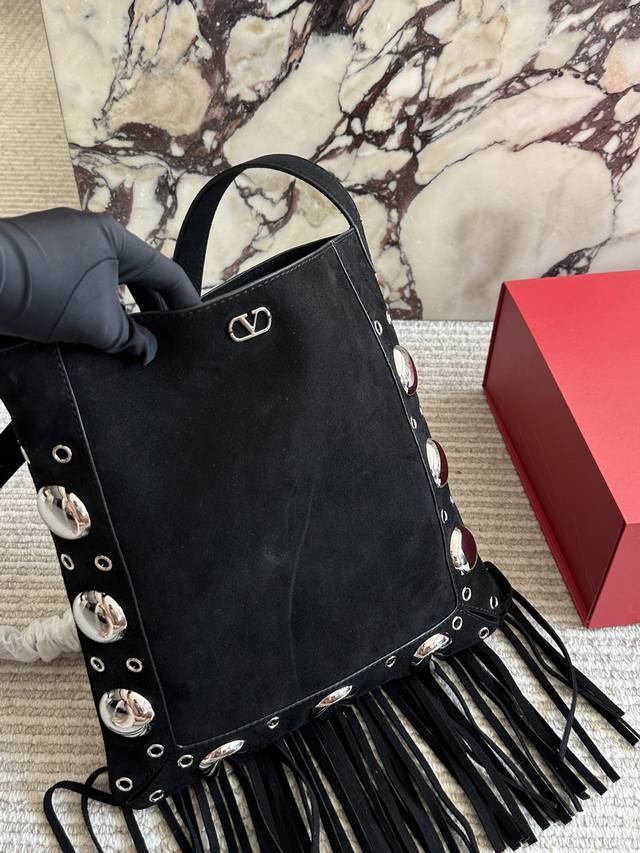 配盒 Size:28 30Cm 华伦天奴 新品! 谁能拒绝的款式 春夏秋冬穿搭 都完全没问题~ 配盒 Size:28 30Cm 华伦天奴 新品! 谁能拒绝的款式 春夏秋冬穿搭 都完全没问题~