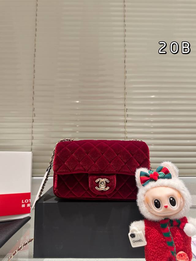 丝绒 香奶奶 金球方胖子 “New Arrival” 最美金球方胖子人间香奈儿 白富美小姐姐必备款 ■单独夸最让人挪不开眼 就是小金球了太高级~ 今年的新款小香 丝绒 香奶奶 金球方胖子 “New Arrival” 最美金球方胖子人间香奈儿 白富美小姐姐必备款 ■单独夸最让人挪不开眼 就是小金球了太高级~ 今年的新款小香