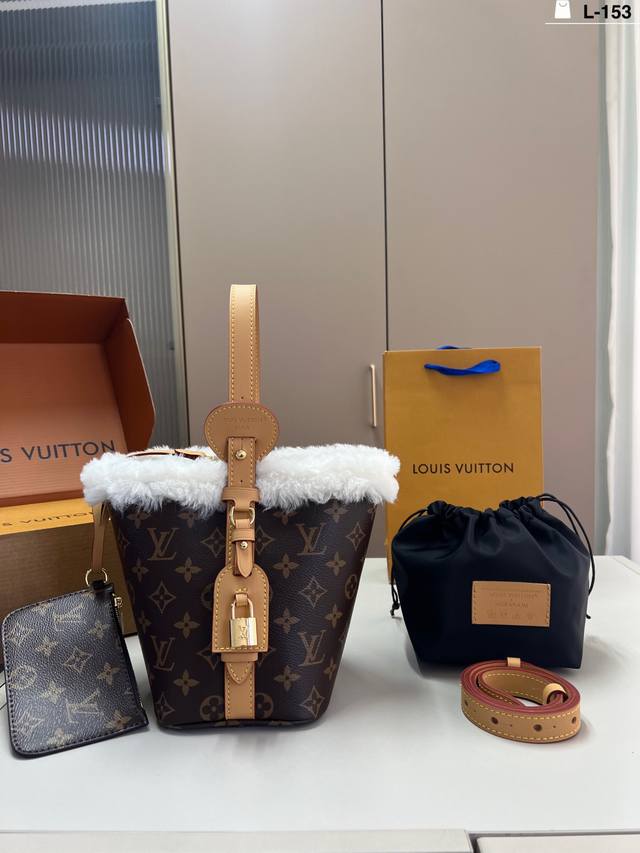 芯片版本 装饰锁头不带钥匙 Lv All Inbb 水桶包氛围感满满的一款任何搭配都能够轻松驾驭 L-153尺寸17×18折叠盒飞机盒