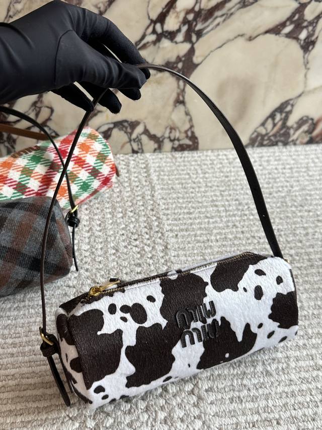 配盒 尺寸：22 9Cm 是谁拥有了Miumiu小圆筒的快乐