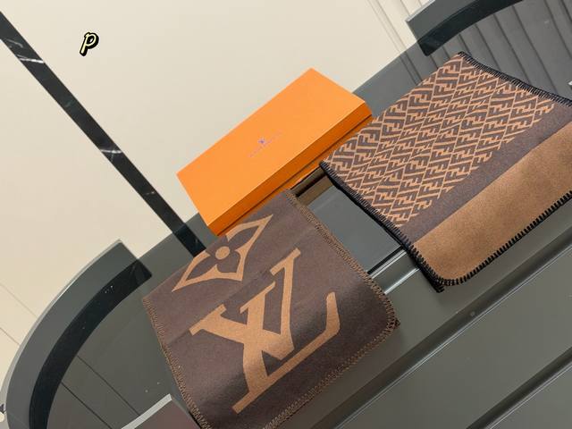 配盒 Size：30*180Cm 降温啦！晚上真的需要一条围巾 Lv 芬迪 王牌围巾 无敌好卖的一款 必须种草的第一条围巾