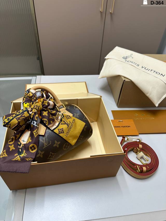 芯片版本 Lv 经典枕头包 夏天这个大小刚刚好哦 人手必备一只小枕头 D-364尺寸16×10折叠盒飞机盒