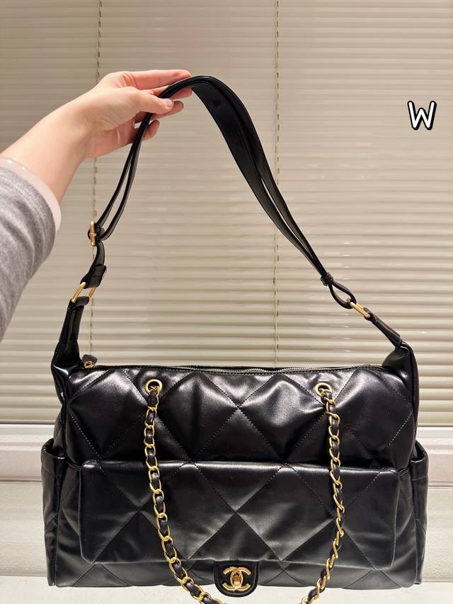 Chanel 斜挎腋下包 慵懒随性又好背 上身满满的惊喜 高级慵懒又随性 彻底心动的一只 Size：41.24