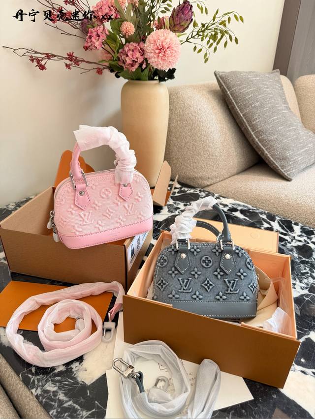 Lv Neo Alma Bb 贝壳包 Lv Neo Alma Bb贝壳Monogram浮雕皮革，质感柔软又耐用！经典贝壳造型，配手提柄和可拆卸肩带，手提斜挎都O