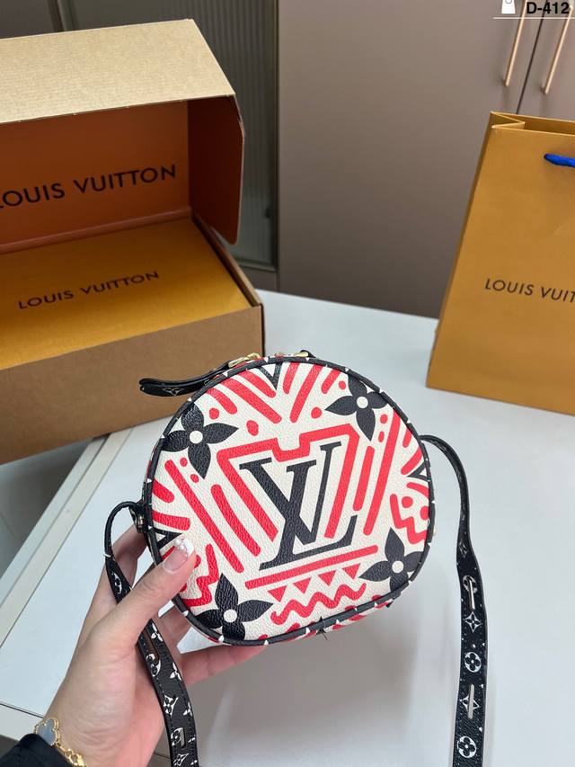 Lv｜中国限定限量款圆饼 Lv Crafty系列 色彩生动且夸张 情人节 红色限定 专柜买不到 不撞款 D-412尺寸17×16配盒