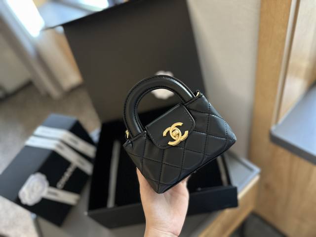 折叠礼盒包装 Mini款 Chanel 25新款迷你Kelly链条包 24C最火的一款 尺寸：13*19*7Cm