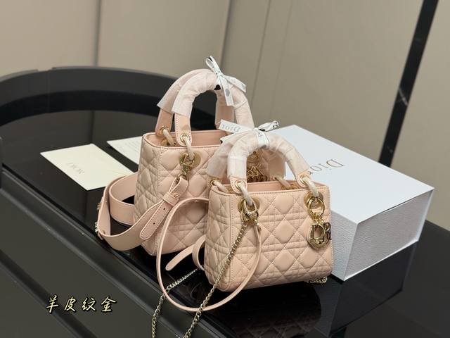 配折叠盒 尺寸:20*18Cm 17*13Cm 高品版.升级出货 迪奥 戴妃羊皮纹 每个颜色真的太好看啦 是不是都需要它! 配折叠盒 尺寸:20*18Cm 17*13Cm 高品版.升级出货 迪奥 戴妃羊皮纹 每个颜色真的太好看啦 是不是都需要它!