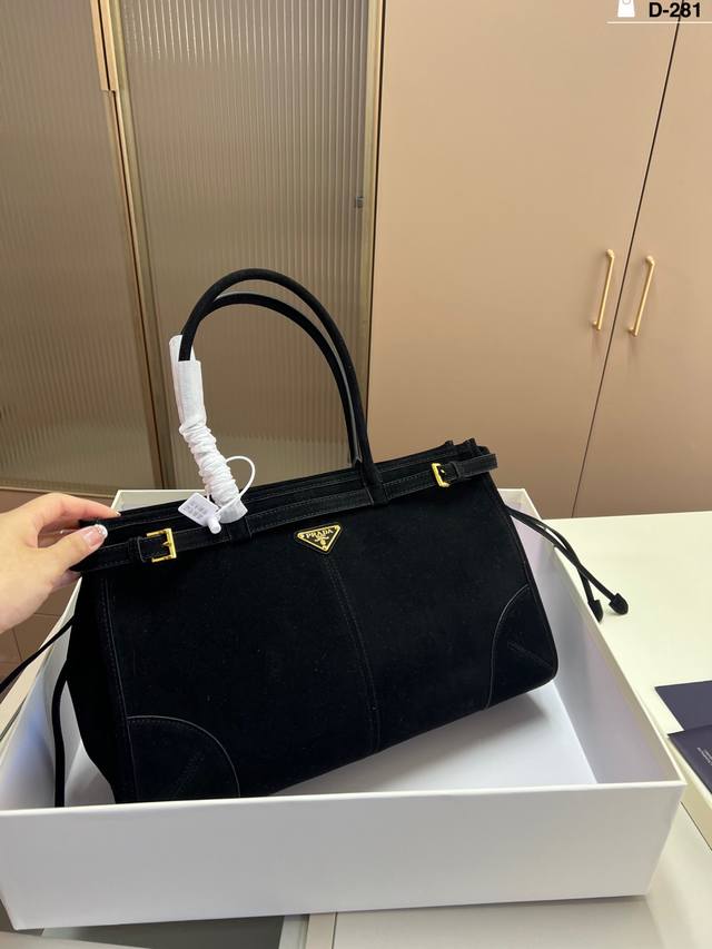 普拉达 Prada新晋顶流 Soft Lux 真的把我美迷糊了！！！复古又高级！！ D-281尺寸39×23配盒