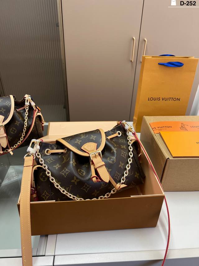 Lv路易威登新款Odyssee 链条单肩包 隐藏式锁扣可调节肩带 兼具颜值与功能性实用包型，日常搭配瞬间提升气质D-252尺寸23×17折叠盒飞机盒