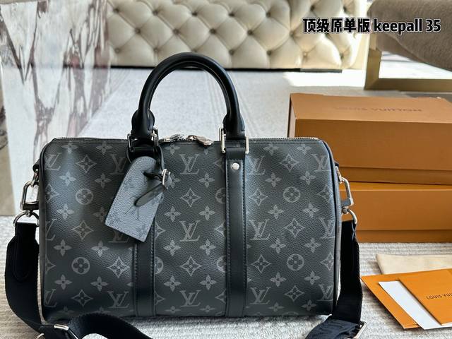 顶级原单 纯牛皮 男帅女飒！！Lv Keepall35 黑武士真的泰裤辣 路易威登 Keepall 35 黑银配色 时髦与酷酷并存 黑色老花有辨识度又低调 Ci