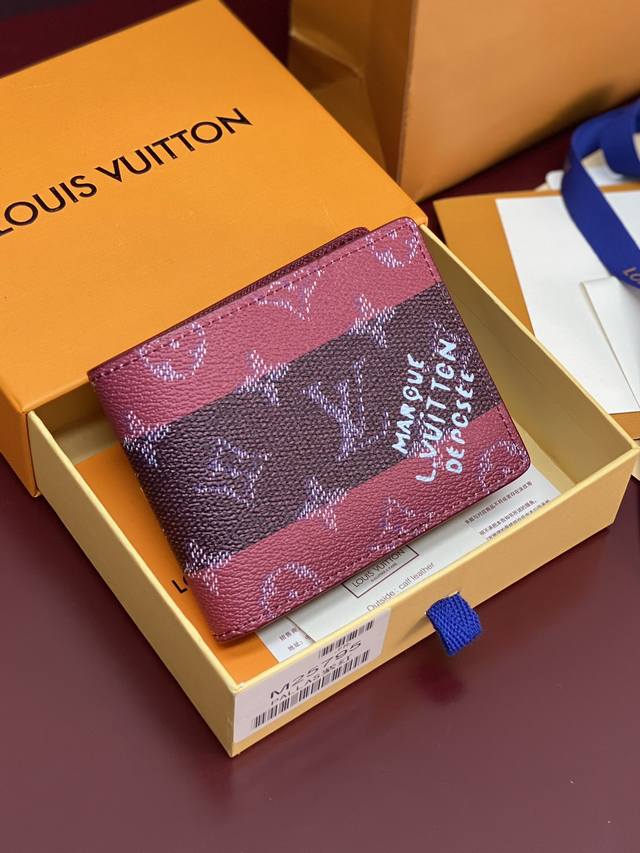 出厂价p M25795 条纹紫！Multiple 錢包、這款Multiple錢包選用Monogram Heritage帆布製作，搭配對比色皮革襯裡，部分襯裡飾有