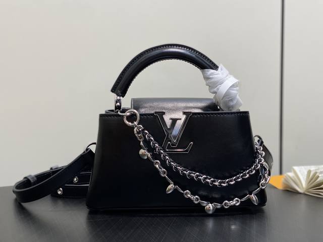 原单精品 M25473黑色油蜡皮 M25492 链条全皮Cap那英款 Capucines East-West 迷你手袋 本款 Capucines East-We