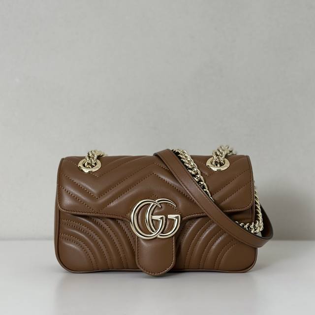 专柜品质，顶级原单货，实物实拍！446744新棕色，尺寸：宽23X高14X侧宽6Cm，